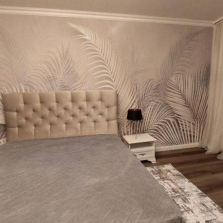Sunrise Tampa Residence บราชอฟ ภายนอก รูปภาพ