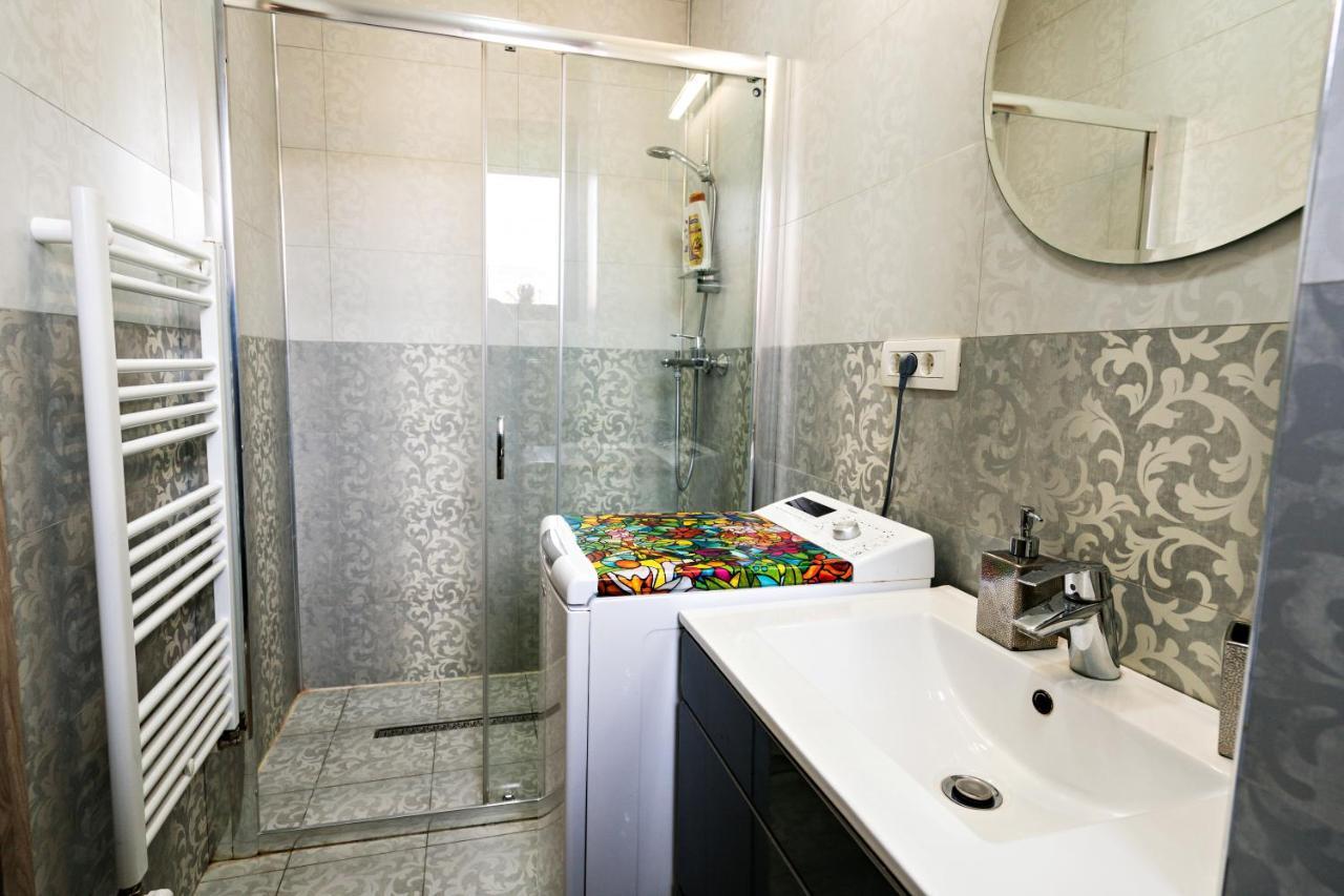 Sunrise Tampa Residence บราชอฟ ภายนอก รูปภาพ
