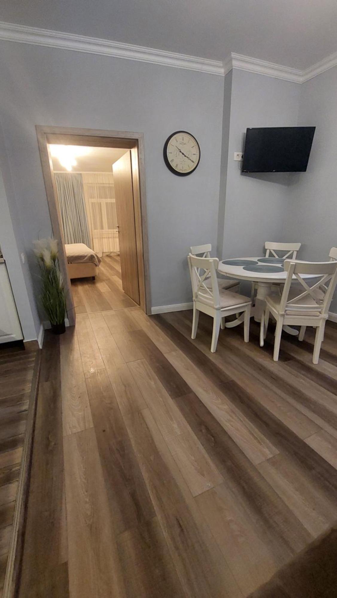 Sunrise Tampa Residence บราชอฟ ภายนอก รูปภาพ